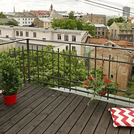Spacious Loft In Art Nouveau Area דירה